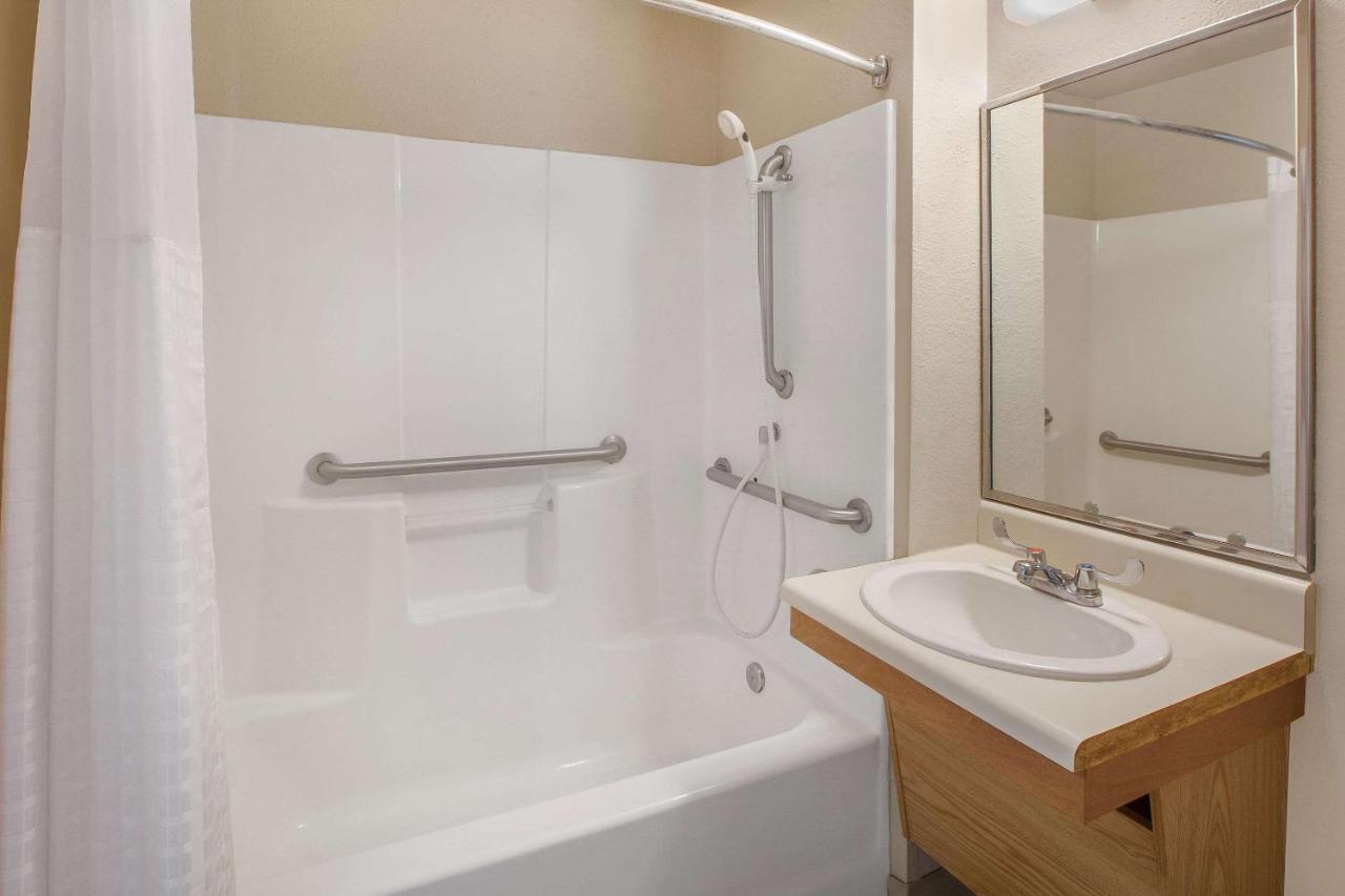 Woodspring Suites Waco Near University Bagian luar foto