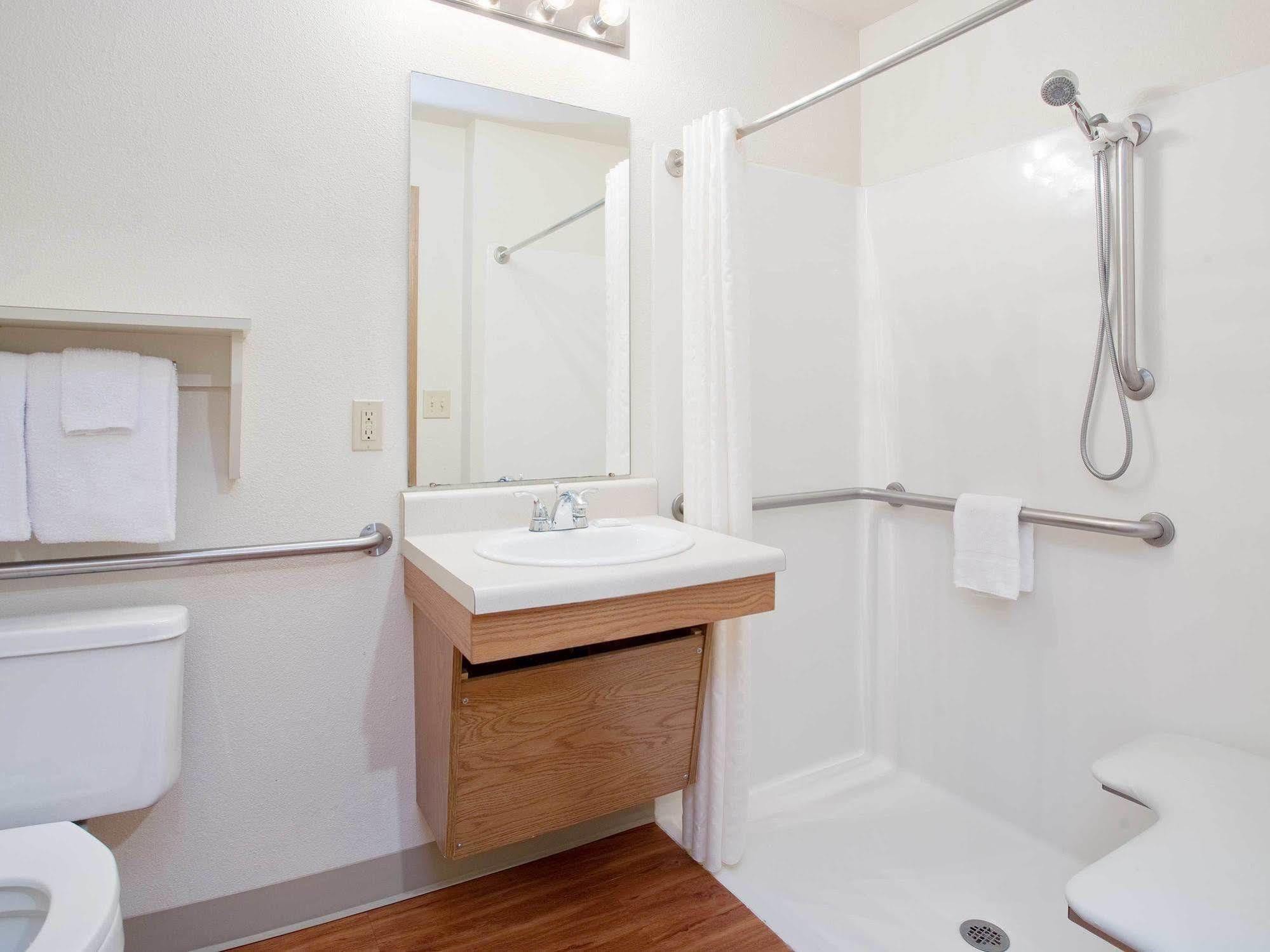 Woodspring Suites Waco Near University Bagian luar foto